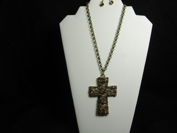 Crystal Stone Cross Necklace In Gold
